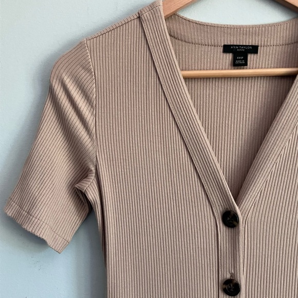 ANN TAYLOR Tan Ribbed Button Front Midi Dress Size XXSP - Picture 4 of 12